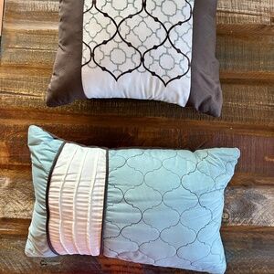 Set of 2 accent pillows!  New!!  Brown, Lt Teal & White